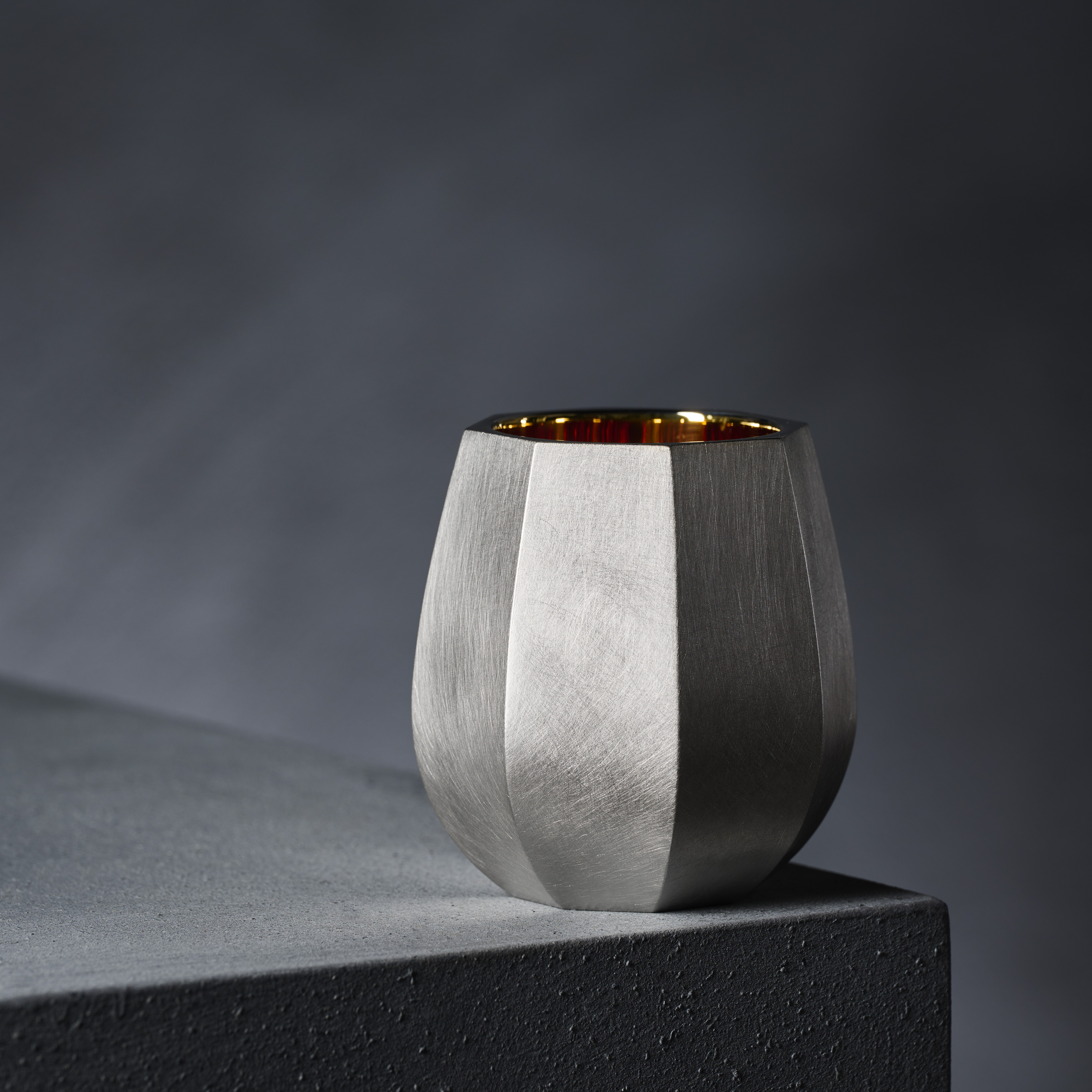 &lsquo;Multifaceted&rsquo; double skinned octagon beaker